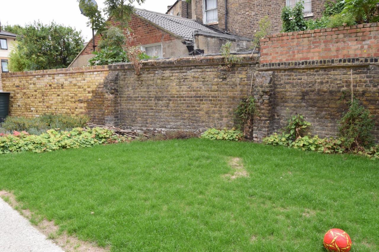 2 Bedroom House In Hackney London Exterior photo